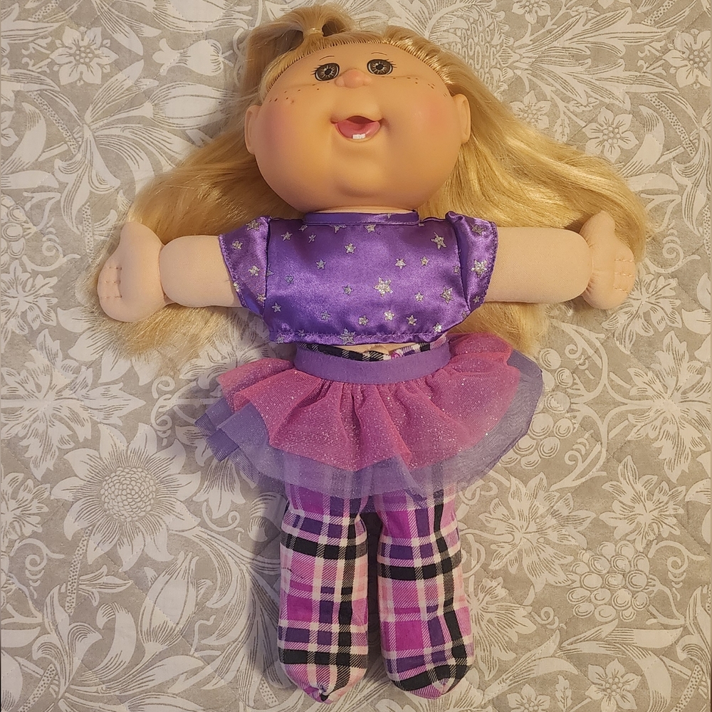 Cabbage Patch Kids Doll Limited Edition Girl Brown Eyes Blonde Hair 2015